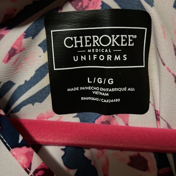 Large Cherokee scrub top - Picture 2 of 3